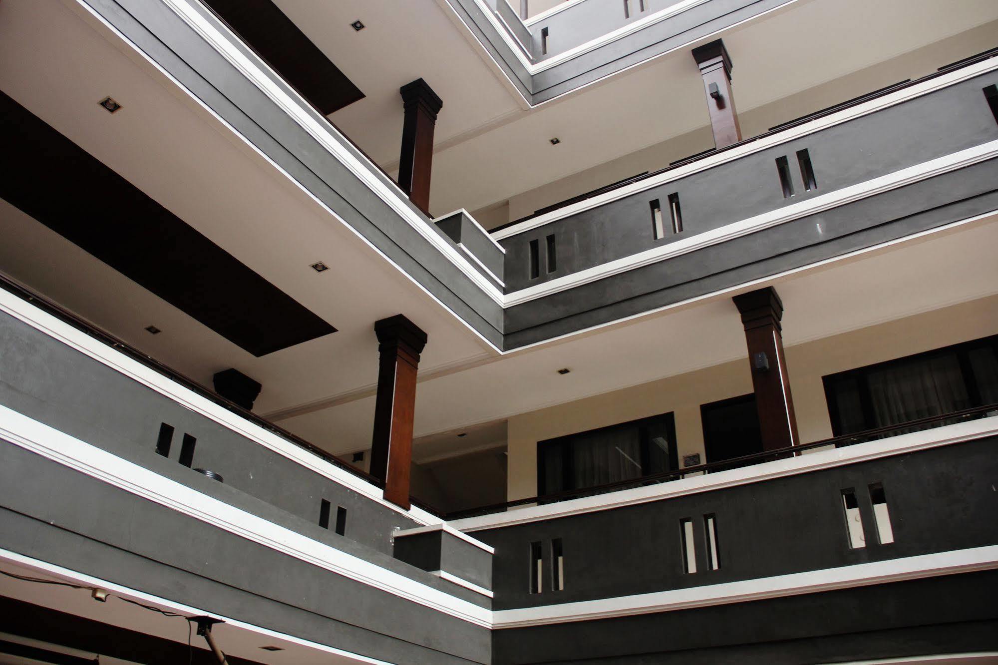 Zen Rooms Grand Hotel Lembang Bagian luar foto