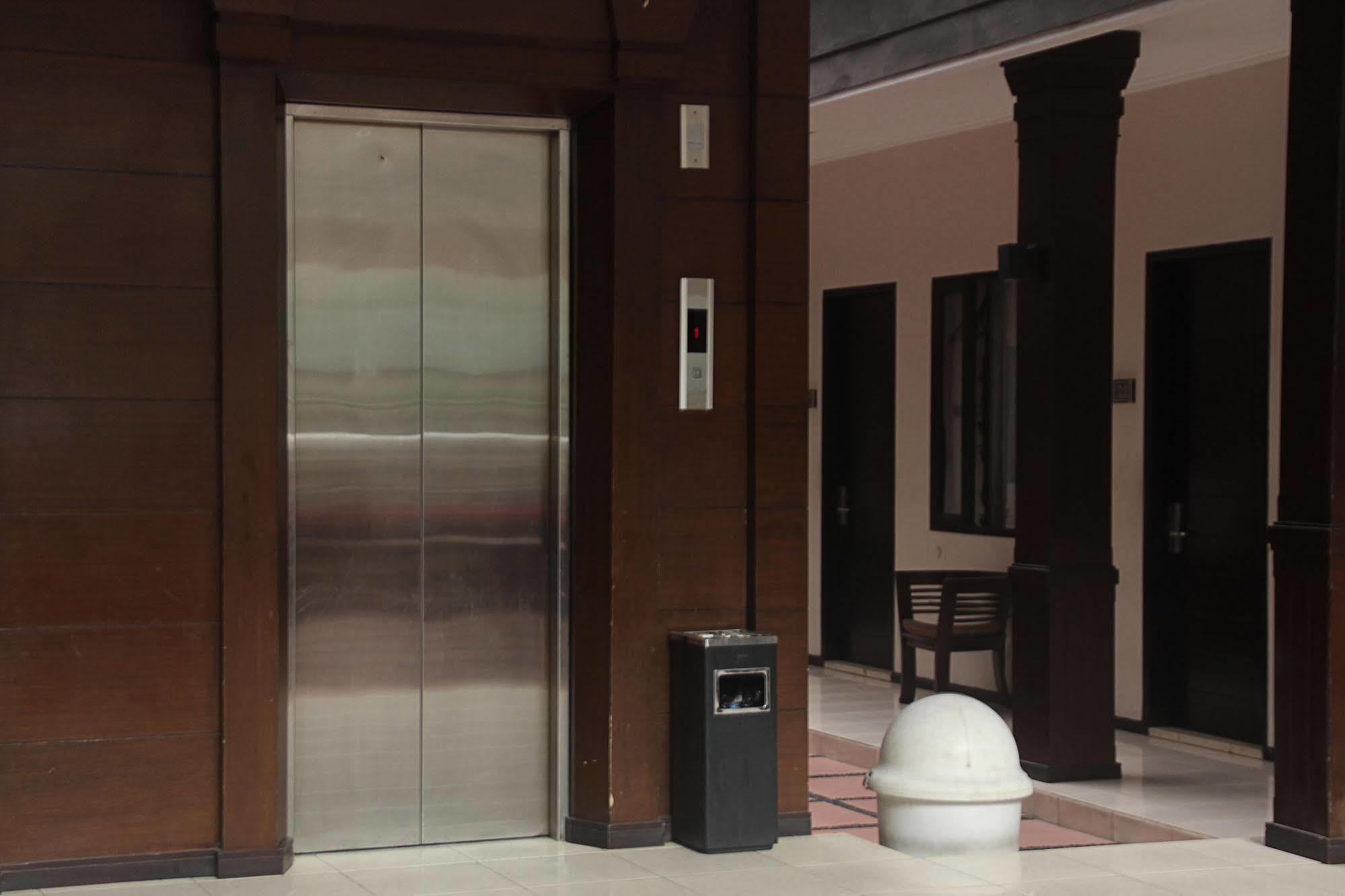 Zen Rooms Grand Hotel Lembang Bagian luar foto